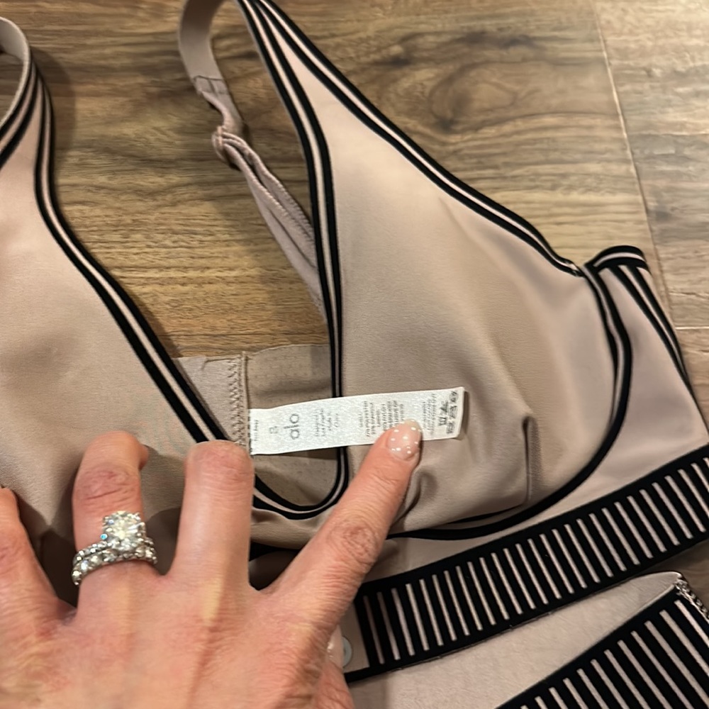 ALO Yoga Taupe & Black Contrast Sports Bra - Picture 7 of 10